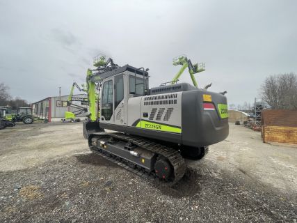 Kerouš - Zoomlion ZE225GN